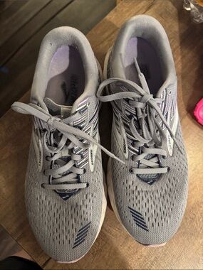 Brooks Women's Gray and Purple Athletic Running Shoes